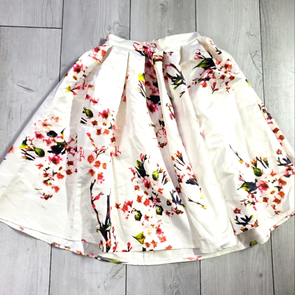 White floral flare skirt zip back button pleated